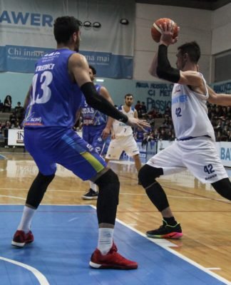 Sfida cruciale per Olimpia Matera che ospita Senigallia al Palasassi